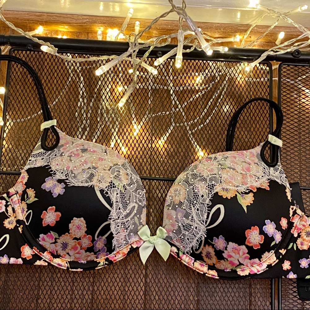 Victoria Secret Plunge Black Floral Lace Trim Bra